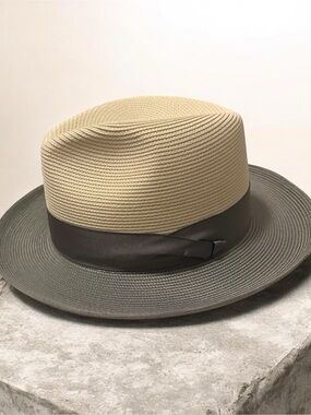 Men's Two-Tone Straw Fedora Hat - white Crown with Gray Brim